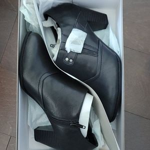 Life Stride Tempest Too Black 7.5W